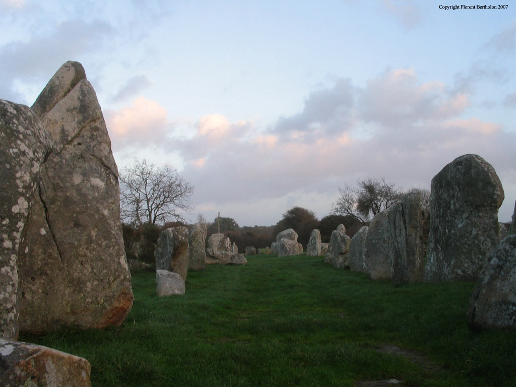 Bretagne: Standing stones'field
